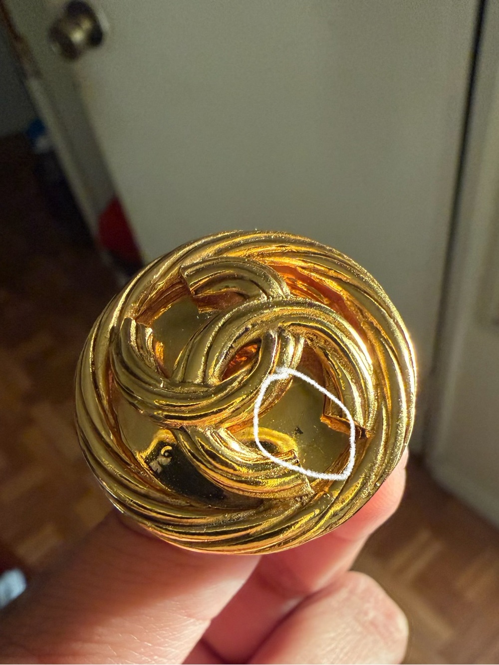 CHANEL Gold Interlocking Swirl Clip Ons - Picture 5 of 7